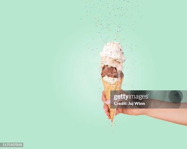 hand holding ice cream cone with sprinkles - barquilla de helado fotografías e imágenes de stock