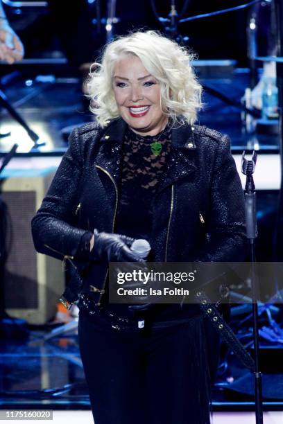 British singer Kim Wilde performs at "Gottschalks Grosse 80er Show" on September 6, 2019 in Hanover, Germany.