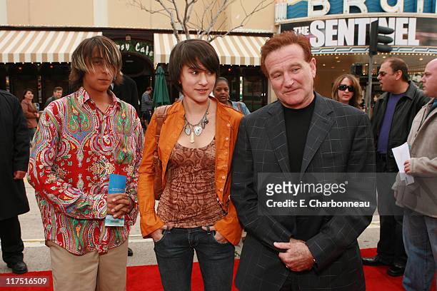 Robin Williams with son Cody and daughter Zelda during Los Angeles Premiere of Columbia Pictures' "RV" at Mann Village Theatre in Westwood,...