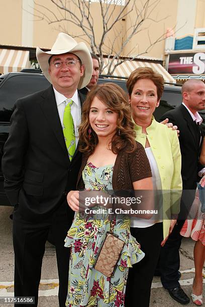 Director Barry Sonnenfeld, Chloe Sonnenfeld and Susan Sonnenfeld