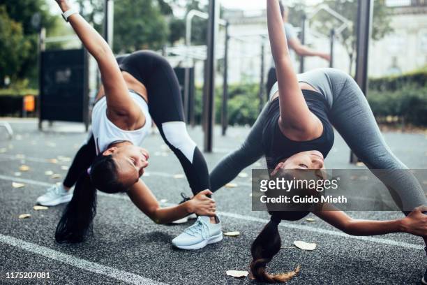 girlfriends doing stretching before fitness training. - sport stock-fotos und bilder