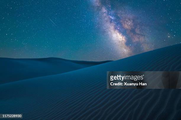 starry night in the desert - sand dune stock pictures, royalty-free photos & images