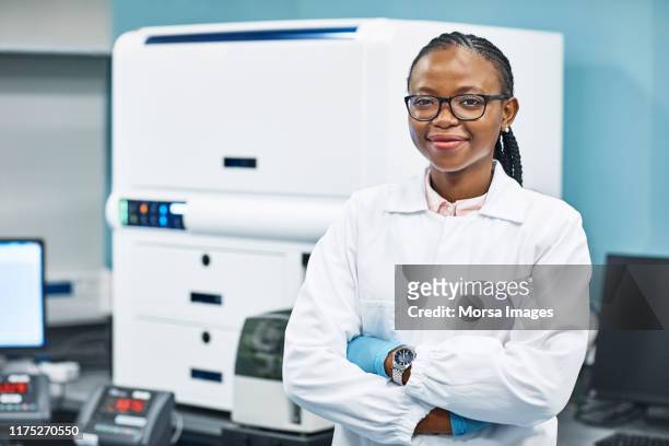 confident medical professional at laboratory - job aids stock pictures, royalty-free photos & images