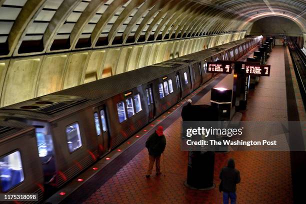 Dc Train Metro Train Washington D C Photos and Premium High Res Pictures - Getty ...