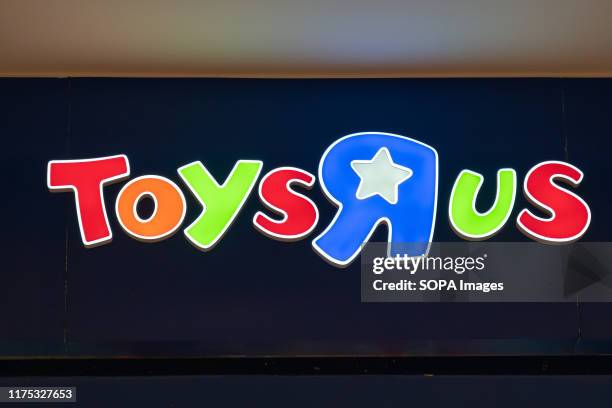 American toy, clothing, video game, and baby product retailer Toys "R" Us logo seen in Shenzhen.