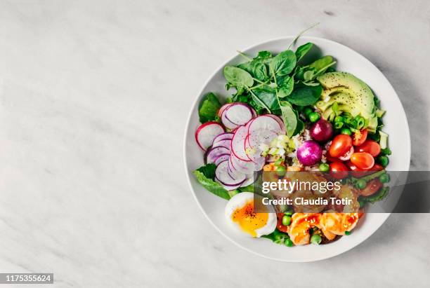 healthy lunch bowl with greens, avocado, cherry tomatoes, radish, boiled egg, and shrimp on white background - salad imagens e fotografias de stock