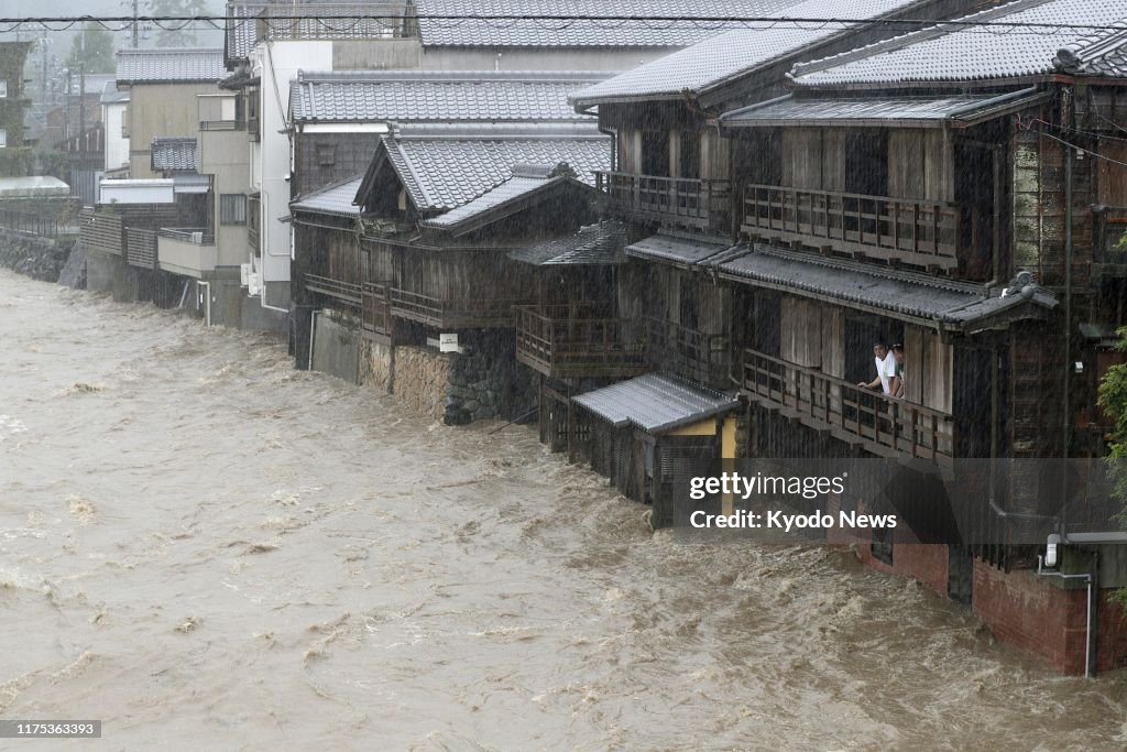 Powerful typhoon in Japan