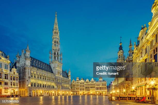plein van de grote markt in brussel, belgië - brussels hoofdstedelijk gewest stockfoto's en -beelden