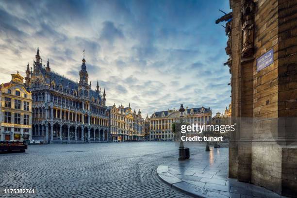 piazza della grande piazza a bruxelles, belgio - belgio foto e immagini stock