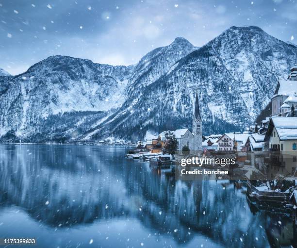 Hallstatt In December 21,901 Beautiful Christmas Scene Stock Photos, High-Res Pictures, and ...