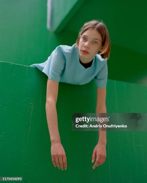 portrait of young beautiful woman - woman bending over imagens e fotografias de stock