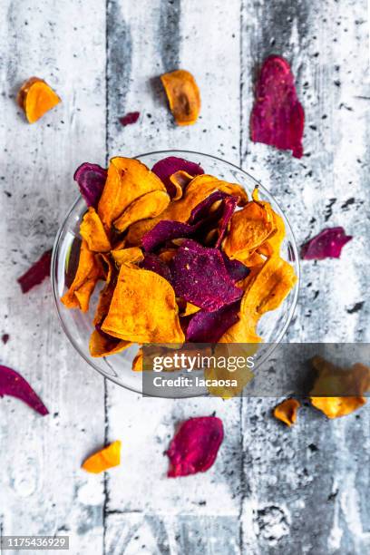 roasted vegetable chips in a bowl - vegetable chips stock pictures, royalty-free photos & images