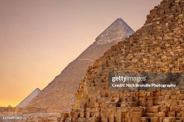 the pyramids, giza, cairo,egypt - クフ王　ピラミッド ストックフォトと画像