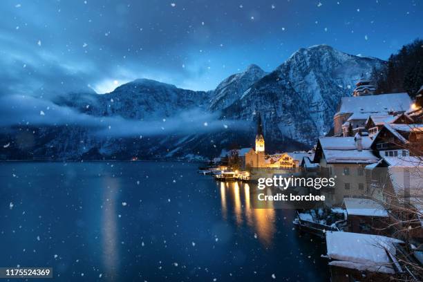 snowstorm in hallstatt - mere noel stock pictures, royalty-free photos & images