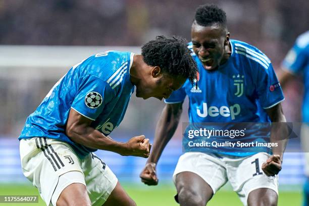 Juan Cuadrado of Juventus celebrates first goal of the team during the UEFA Champions League group D match between Atletico Madrid and Juventus at...