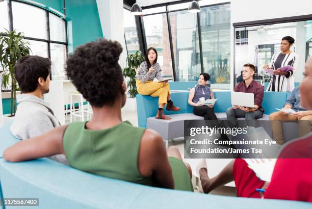 businesswoman leading informal meeting in modern open plan office - all access events stockfoto's en -beelden