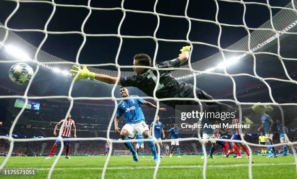 Hector Herrera of Atletico Madrid scores his sides second goal during the UEFA Champions League group D match between Atletico Madrid and Juventus at...