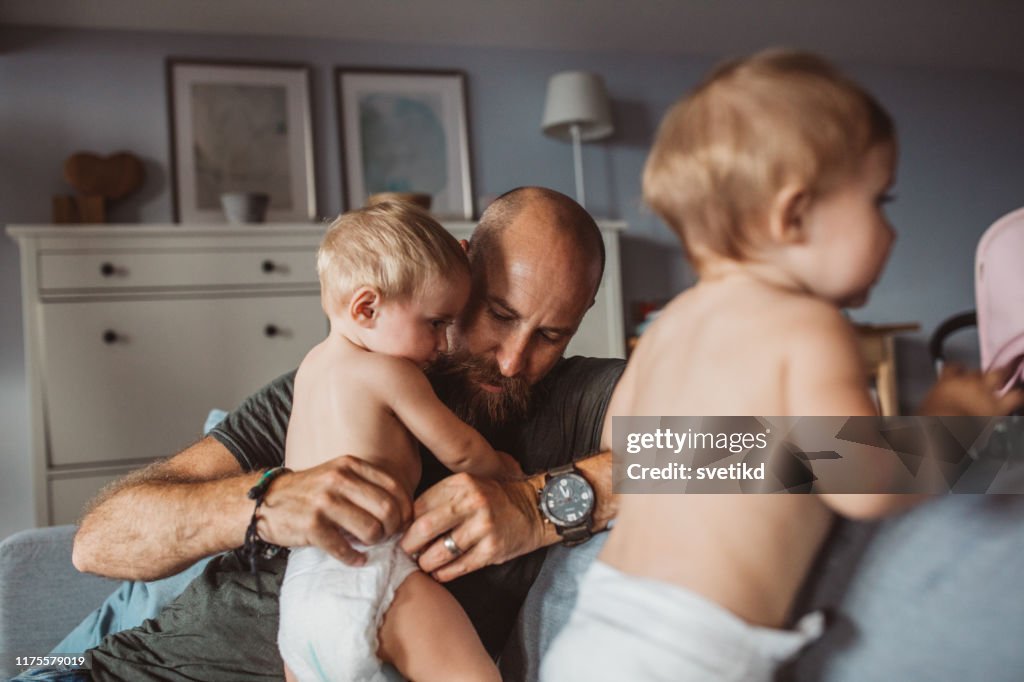 Glückliche Familie mit Vater