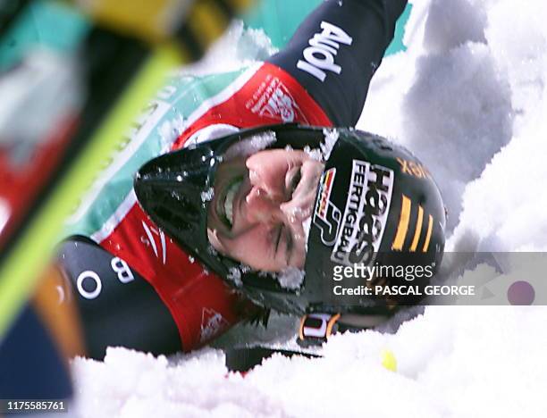 La skieuse allemande Régine Haeusl grimace de douleur, lors de l'arrivée de la descente, sur la piste de Bormio, où se dispute du 15 au 19 mars les...