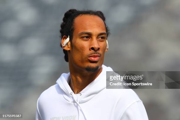 New York Jets wide receiver Robby Anderson warms up prior to the National Football League game between the New York Jets and the Dallas Cowboys on...