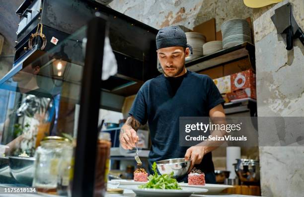 italiaans eten is zoveel meer dan alleen pasta - italiaanse keuken stockfoto's en -beelden