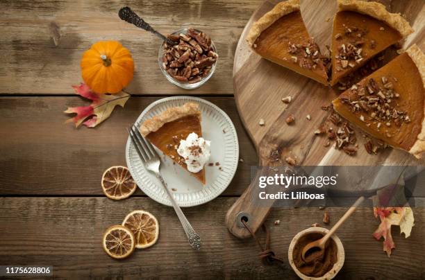 pompoen pie achtergrond - old fashioned thanksgiving stockfoto's en -beelden