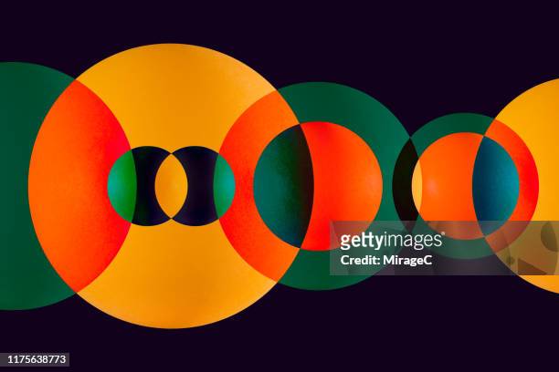 green and orange circle overlapping - abstract molecule imagens e fotografias de stock