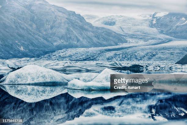 heinabergsjökull glacier, iceland - glacier lagoon stock pictures, royalty-free photos & images
