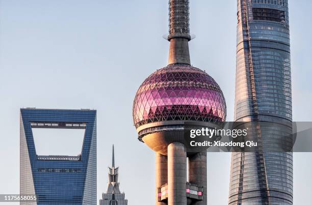 shanghai at dawn - shanghai tower schanghai stock-fotos und bilder