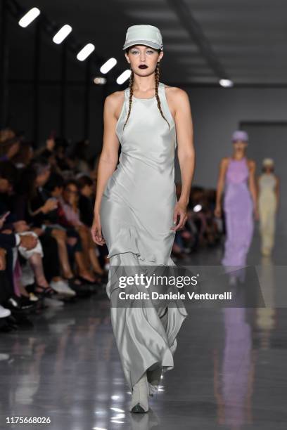 Max Mara - Runway - Milan Fashion Week Spring/Summer 2020, Nyhetsfoto