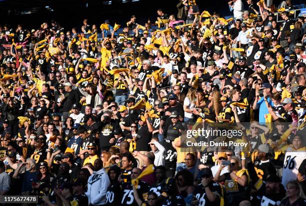 Pittsburgh Steelers fans cheer before a game between the Los Angeles Chargers and the Pittsburgh Steelers at Dignity Health Sports Park October 13,...