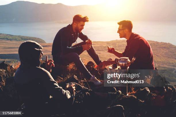 camping und trinken auf dem berg - türkei tee stock-fotos und bilder