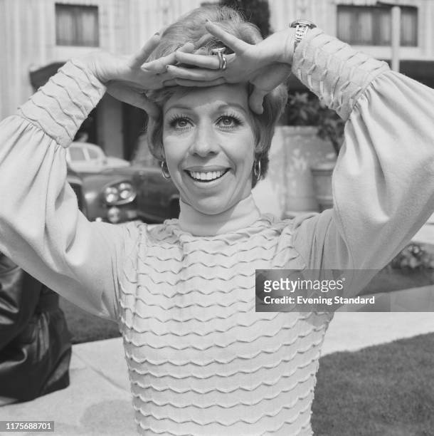 American actress and comedian Carol Burnett stands outside the Dorchester Hotel in London on 14th May 1970.