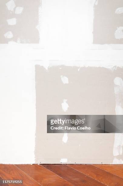 drywall with joint compound applied - background paint room stock pictures, royalty-free photos & images