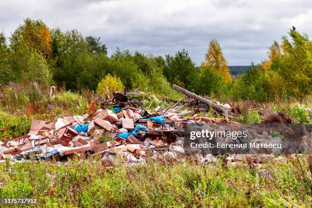 Garbage In Ground 712 Throwing Trash On Ground Stock Photos, High-Res Pictures, and ...