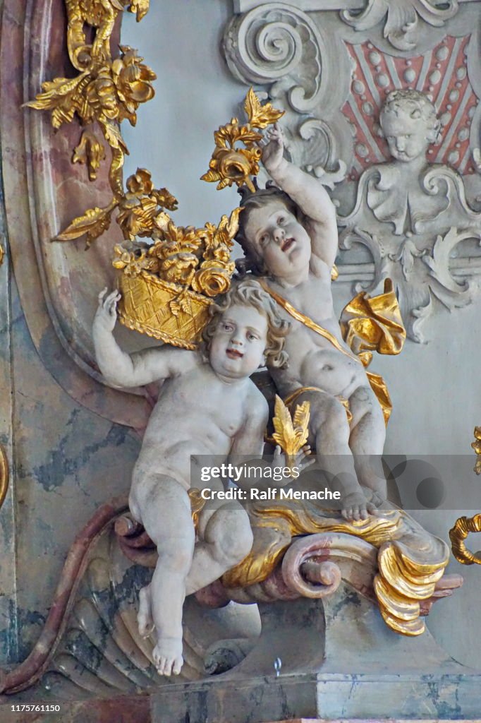 Putti in der katholischen Pfarrkirche St. Peter und Paul. Oberammergau, Bayern, Deutschland,