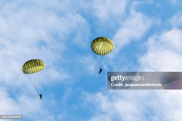 dropping of paratroopers at the occasion of the 75th anniversary of operation market garden during world war ii - 75th anniversary of the battle of britain stock pictures, royalty-free photos & images