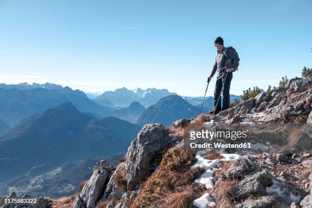 germany, bavaria, berchtesgadener land, hochstaufen, hiker looking at view - berchtesgadener land stockfoto's en -beelden