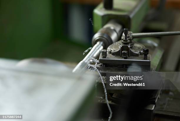 detail of a lathe - drehmaschine stock-fotos und bilder
