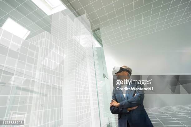 businessman weraing vr goggles, looking at virtual architcture - wearable technology or smart technology or innovative technology or new technology or techn stock pictures, royalty-free photos & images