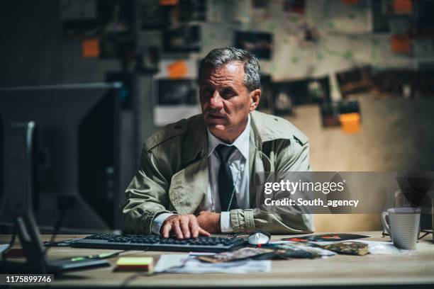 mature detective working in office - chief technology officer stock pictures, royalty-free photos & images