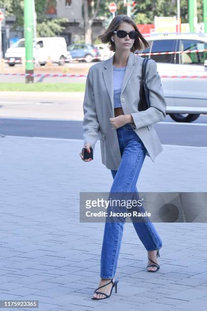 Kaia Gerber arrives before Versace show during the Milan Fashion Week Spring/Summer 2020 on September 20, 2019 in Milan, Italy.