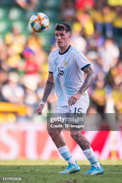 Leandro Paredes of Argentina controls the ball during the UEFA Euro 2020 qualifier between Ecuador and Argentina on October 13, 2019 in Elche, Spain.