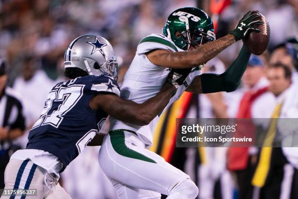 New York Jets Wide Receiver Robby Anderson makes a catch with Dallas Cowboys Cornerbacker Jourdan Lewis defending during the second half of the game...