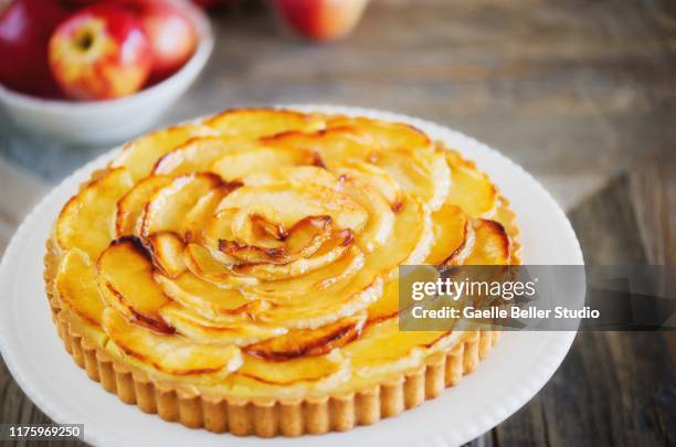 gourmet apple tart on dessert stand - apple tart stock pictures, royalty-free photos & images