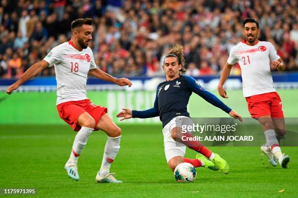 France's forward Antoine Griezmann vies with Turkey's midfielder Kenan Karaman and Turkey's midfielder Irfan Kahveci during the Euro 2020 Group H...