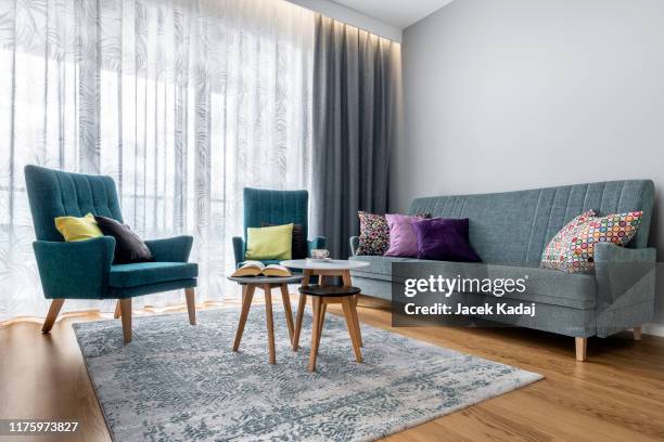 modern interior design living room - empty living room with carpet stock pictures, royalty-free photos & images