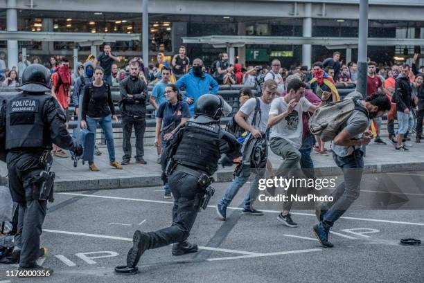 Demonstrators clash with police during a protest against the jailing of Catalan separatists at El Prat airport in Barcelona, Spain, on Monday, Oct....