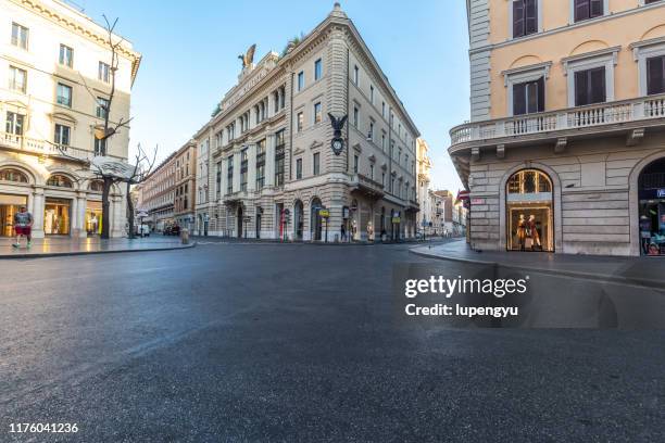 road of rome - empty store stock-fotos und bilder