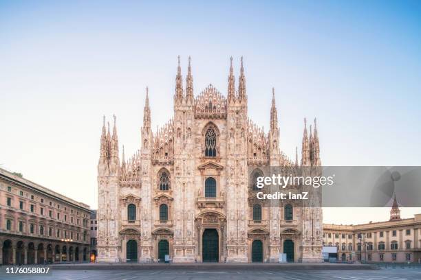 milan cathedral, duomo di milano at dawn - cathedral bildbanksfoton och bilder